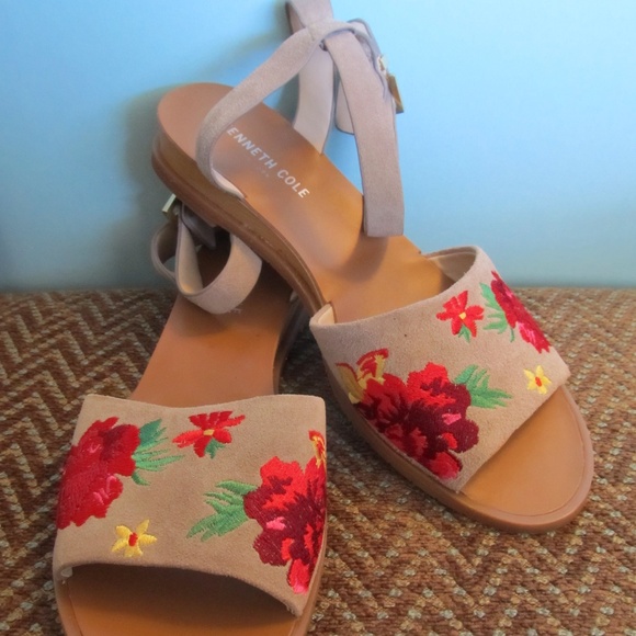 Kenneth Cole "Jony" Floral Stitched Ankle Strap Sandals - Picture 2 of 6